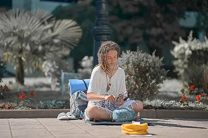 Cepillado de los perros con rastas