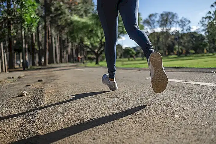 Corridos y carreras en el parque