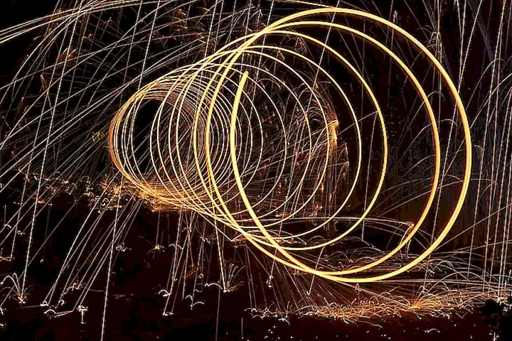 Cuernos en espiral y patas oscuras