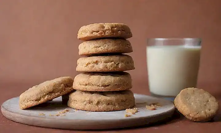 Receta simple de galletas para perros: harina, mantequilla de cacahuete y agua