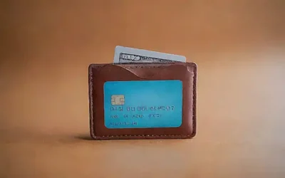 Imágenes de tarjeta con guía financiera y selección de tarjetas de crédito