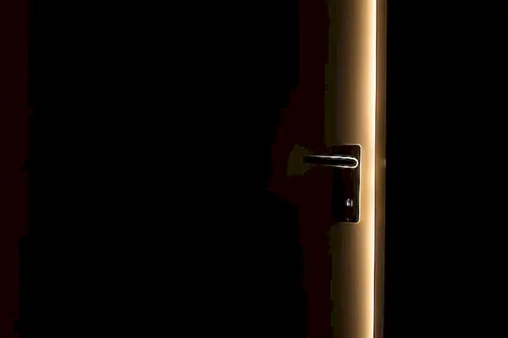 Introducción a través de la puerta