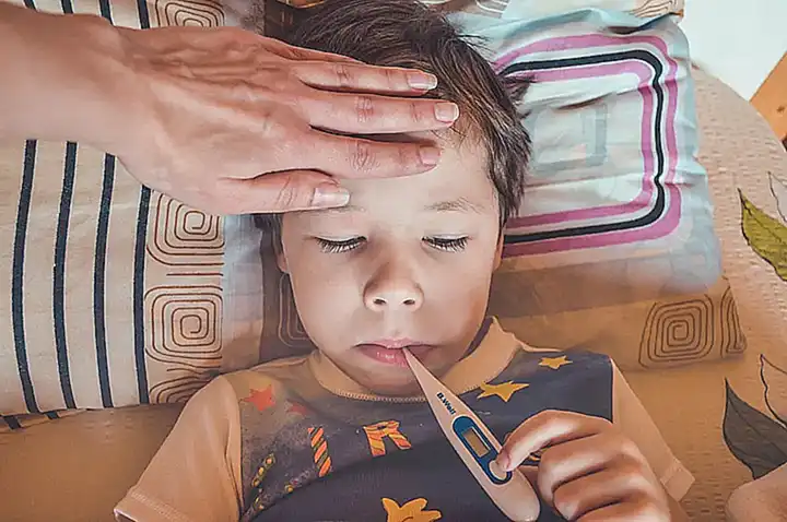 Práctica para prevenir las enfermedades debido a la fiebre