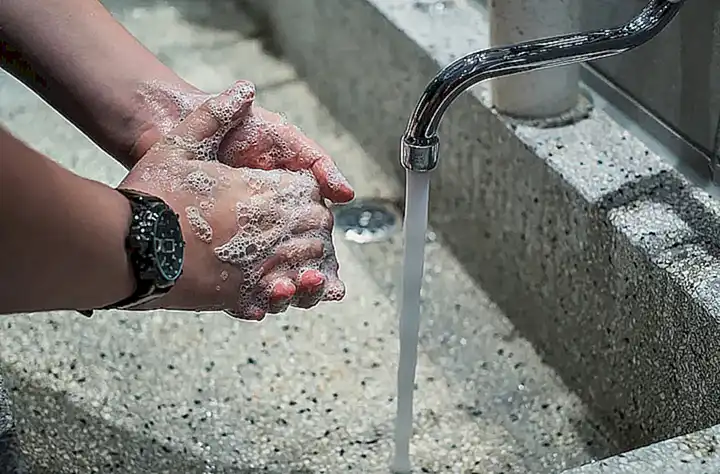 Reforzar la higiene con agua limpia y jabón